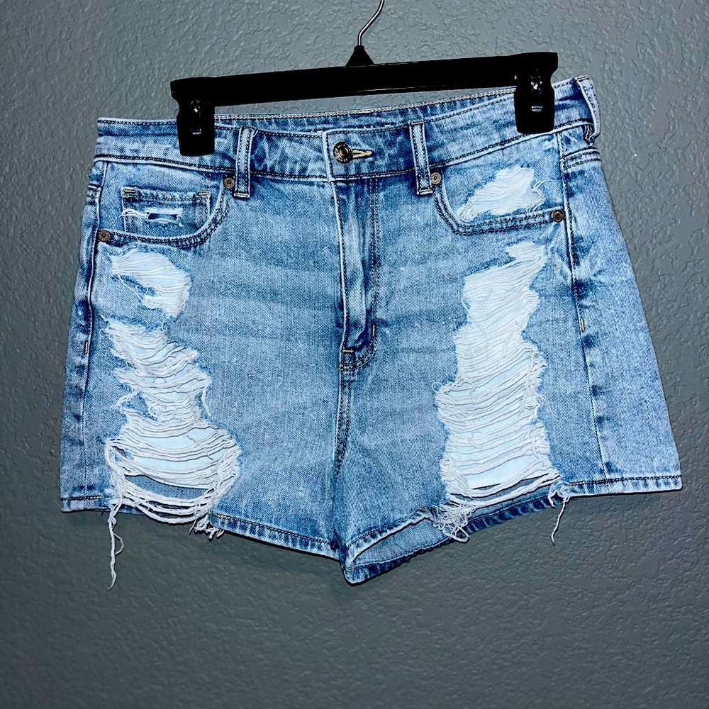 American Eagle Size 8 Distressed denim shorts